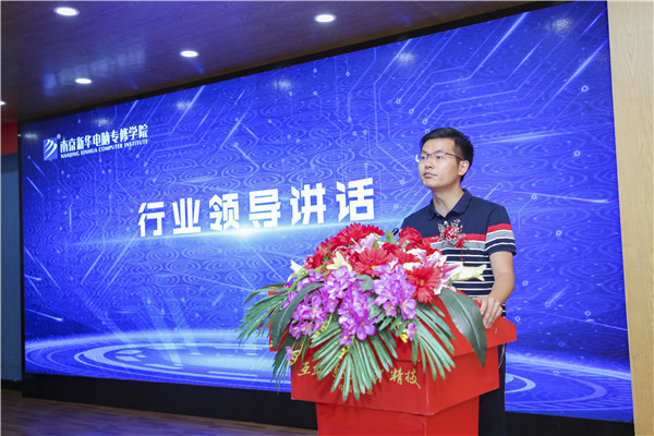 熱烈祝賀電子商務(wù)（全網(wǎng)新媒體)<a href=http://njxh.cn target=_blank class=infotextkey>專業(yè)</a>升級發(fā)布會暨新華淘寶大學(xué)青橙計劃啟動儀式圓滿落幕！