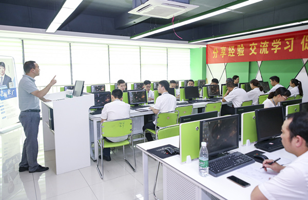 百家名師進(jìn)校園，助力教改新方向