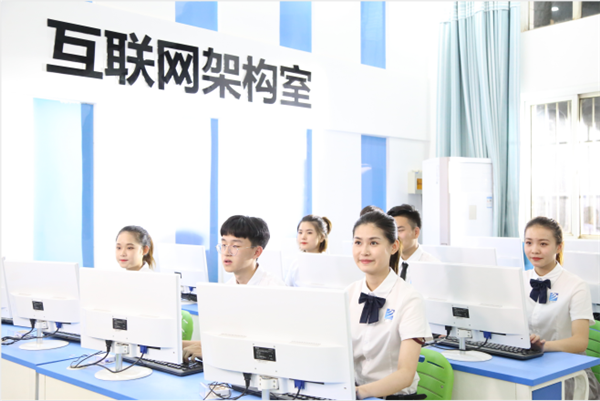 【媒體關(guān)注】為什么學互聯(lián)網(wǎng)新技術(shù)，要來新華？