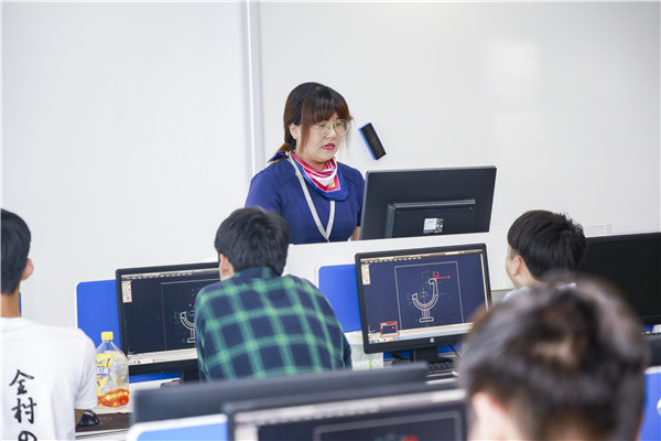 女孩子讀什么技校好？