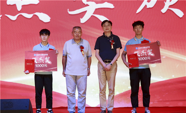 南京新華2019年新生開學(xué)典禮暨CEAC獎(jiǎng)學(xué)金頒獎(jiǎng)盛典隆重舉行！