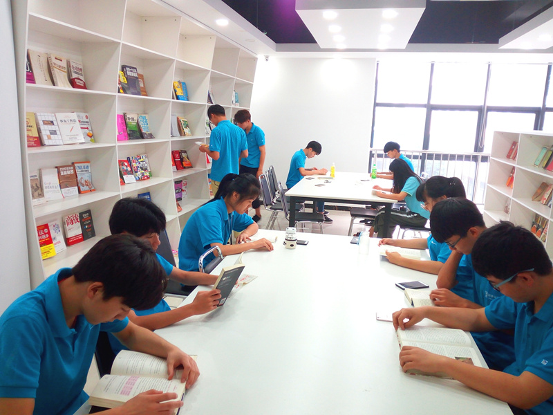 技校里面有什么<a href=http://njxh.cn target=_blank class=infotextkey>專業(yè)</a>？適合初中去學(xué)習(xí)么？