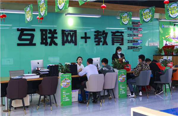 【南京新華五一試學(xué)營(yíng)】試學(xué)火爆，歡迎新同學(xué)來到南京新華~