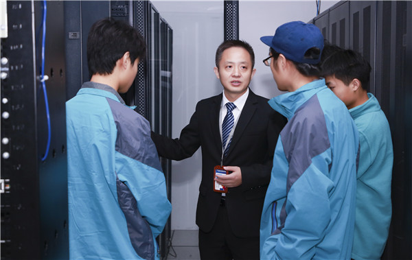 初<a href=http://njxh.cn target=_blank class=infotextkey>高中</a>畢業(yè)學(xué)什么好？