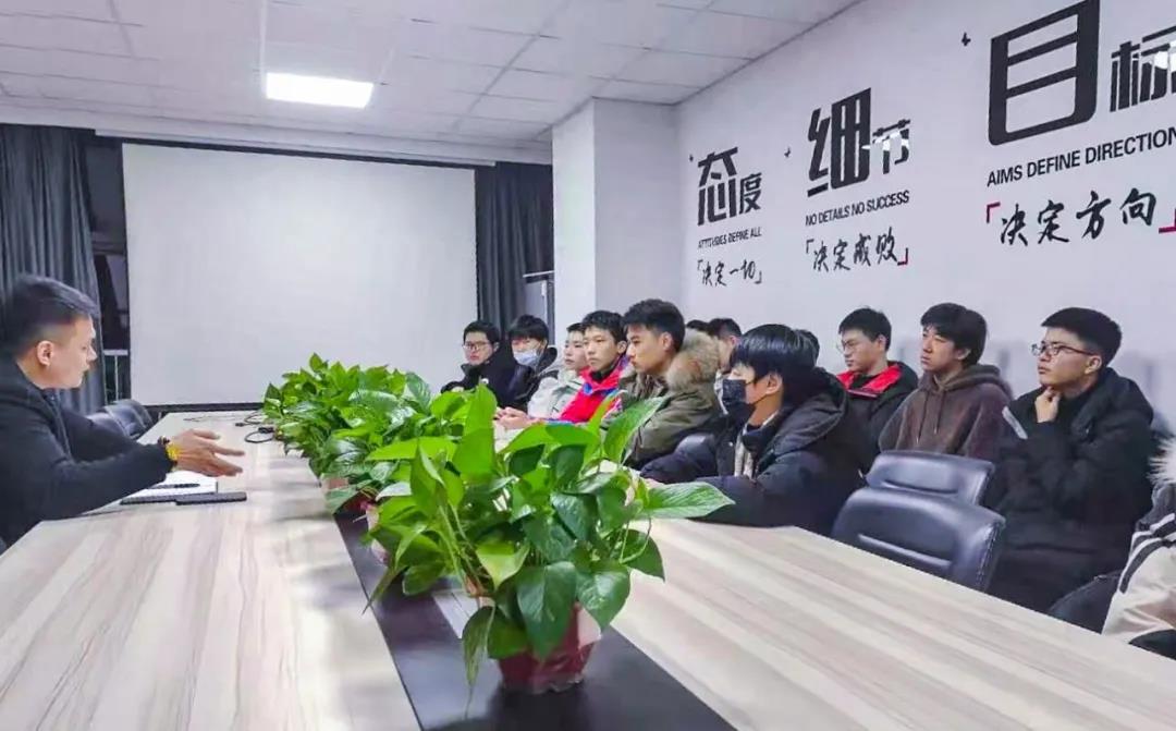 南京新華：試學(xué)營(yíng)開班啦！一周試學(xué)助你榮耀起航！