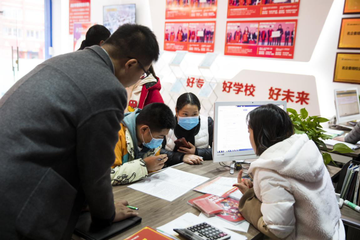 為什么總勸你來校實地考察？好學(xué)校不怕比較！