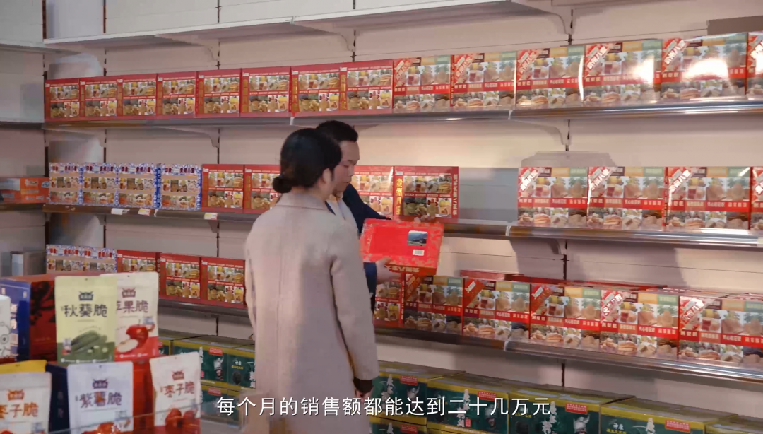“新華電腦學(xué)校就像一座橋，把我和家鄉(xiāng)連接在一起！”