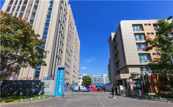 南京有什么學(xué)校適合初中畢業(yè)的？
