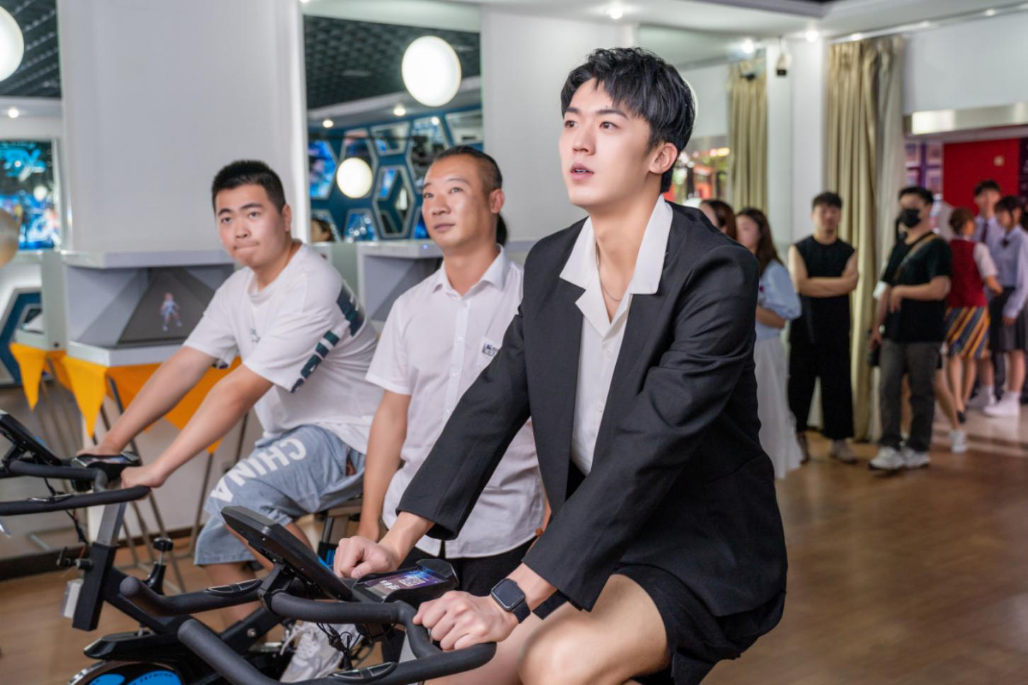 明星帶路|盧東旭探秘校園黑科技，直擊新華硬實(shí)力！