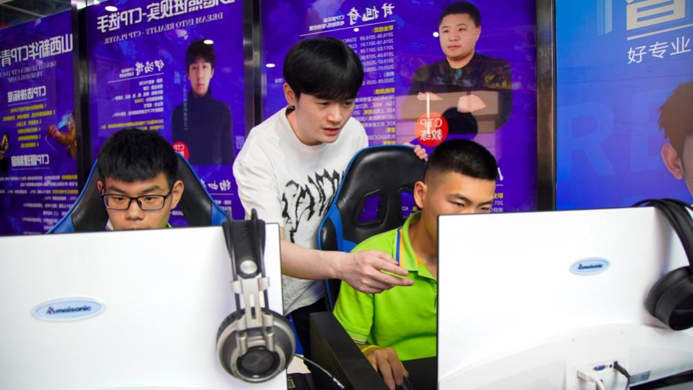 傳遞向上力量！新華電腦學(xué)?！独蠋焷?lái)了》7月繼續(xù)開(kāi)講！