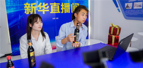 我去，這么多人來新華是干啥？