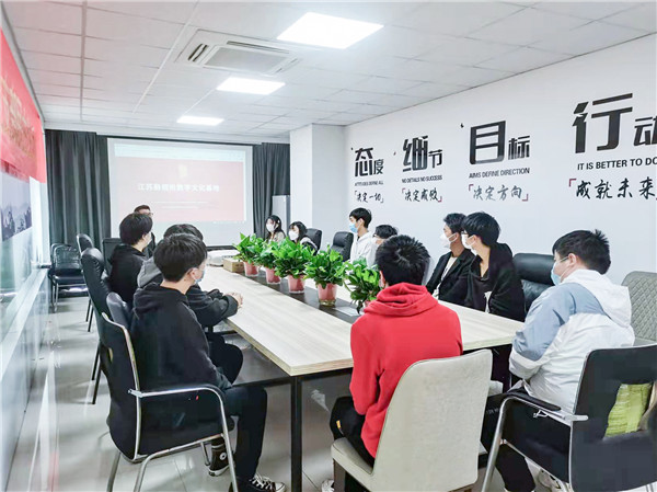 企業(yè)招聘進(jìn)校園，助力學(xué)生高質(zhì)量就業(yè)