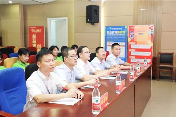 為幫助我校學(xué)生明確職業(yè)生涯規(guī)劃，確定個人職業(yè)方向，強化職業(yè)規(guī)劃意識，更好地樹立個人理想，2022年7月29日，南京新華電腦專修學(xué)校在學(xué)術(shù)報告廳舉行第十二屆職業(yè)生涯規(guī)劃演講大賽