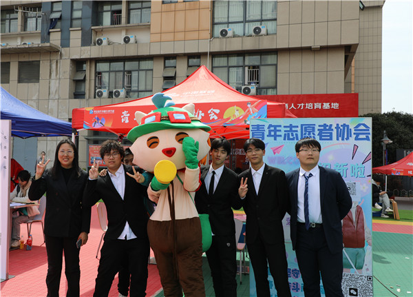 追光有“你”，歡迎“新”上人 南京新華電腦專修學(xué)校2024年春季社團(tuán)招新大會(huì)順利收官