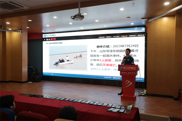 南京新華電腦專(zhuān)修學(xué)校舉辦新生安全教育講座，鄭德剛老師精彩開(kāi)講