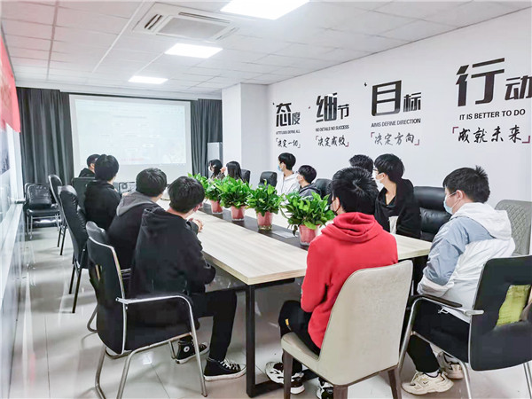 企業(yè)招聘進(jìn)校園，助力學(xué)生高質(zhì)量就業(yè)