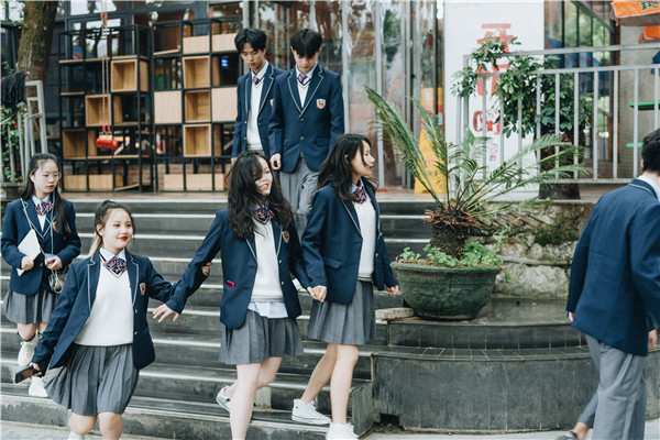 小孩兒初三了學(xué)習(xí)成績(jī)不理想，是上普高還是上職中學(xué)一門(mén)技術(shù)？