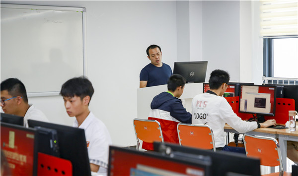 初中畢業(yè)上職業(yè)學(xué)校好么？