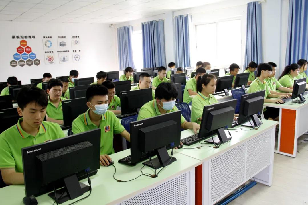 補錄通道 | 南京新華電腦專修學(xué)院少量招生補錄中，名額有限，欲報從速！
