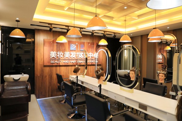 南京新華美妝專業(yè)怎么樣？就業(yè)前景好不好？