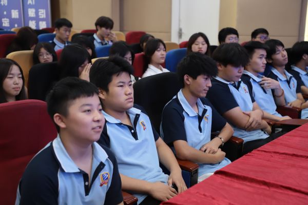 初中應屆畢業(yè)生擇校關鍵期：聚焦學校優(yōu)勢，把握補錄機遇