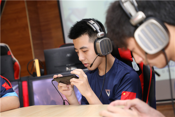 如何看待 Miss 爆料「Faker 年薪 5800 萬(wàn)，LPL 選手月薪保底 2 萬(wàn)」？