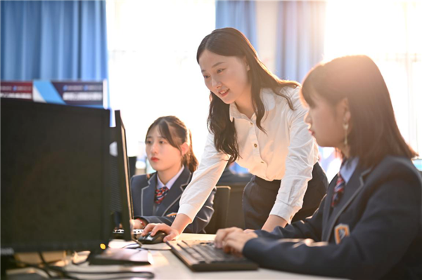 全案設(shè)計(jì)行業(yè)逆勢(shì)增長(zhǎng)，南京新華AI數(shù)字全案設(shè)計(jì)師專業(yè)賦能未來創(chuàng)意職場(chǎng)