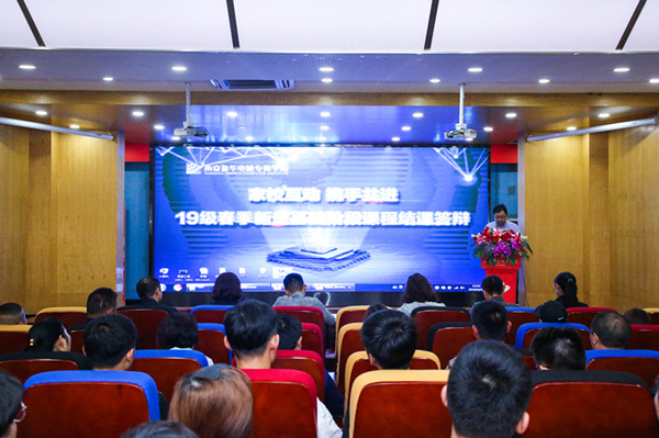 “家?；?dòng)，攜手共進(jìn)”——2019級新生基礎(chǔ)階段課程結(jié)課答辯圓滿結(jié)束