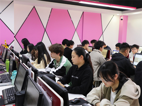 南京新華電腦專(zhuān)修學(xué)校CAD階段課程結(jié)課答辯圓滿結(jié)束